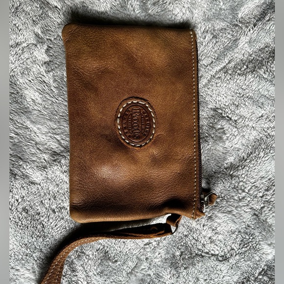 Roots wristlet - Picture 2 of 3